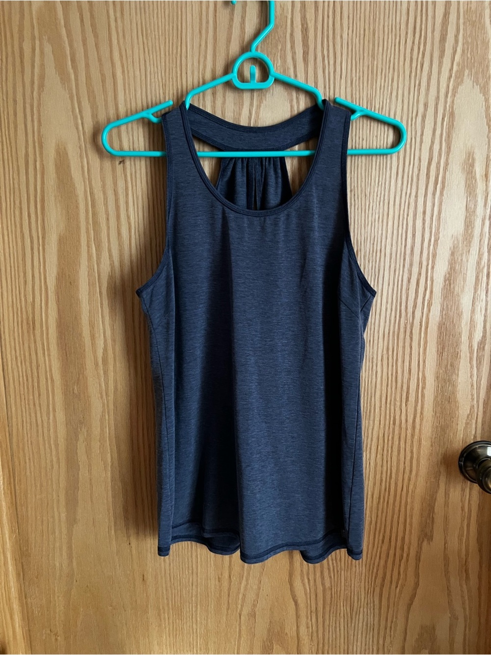 Title Nine Women’s Racerback Tank Top
• Size Medium